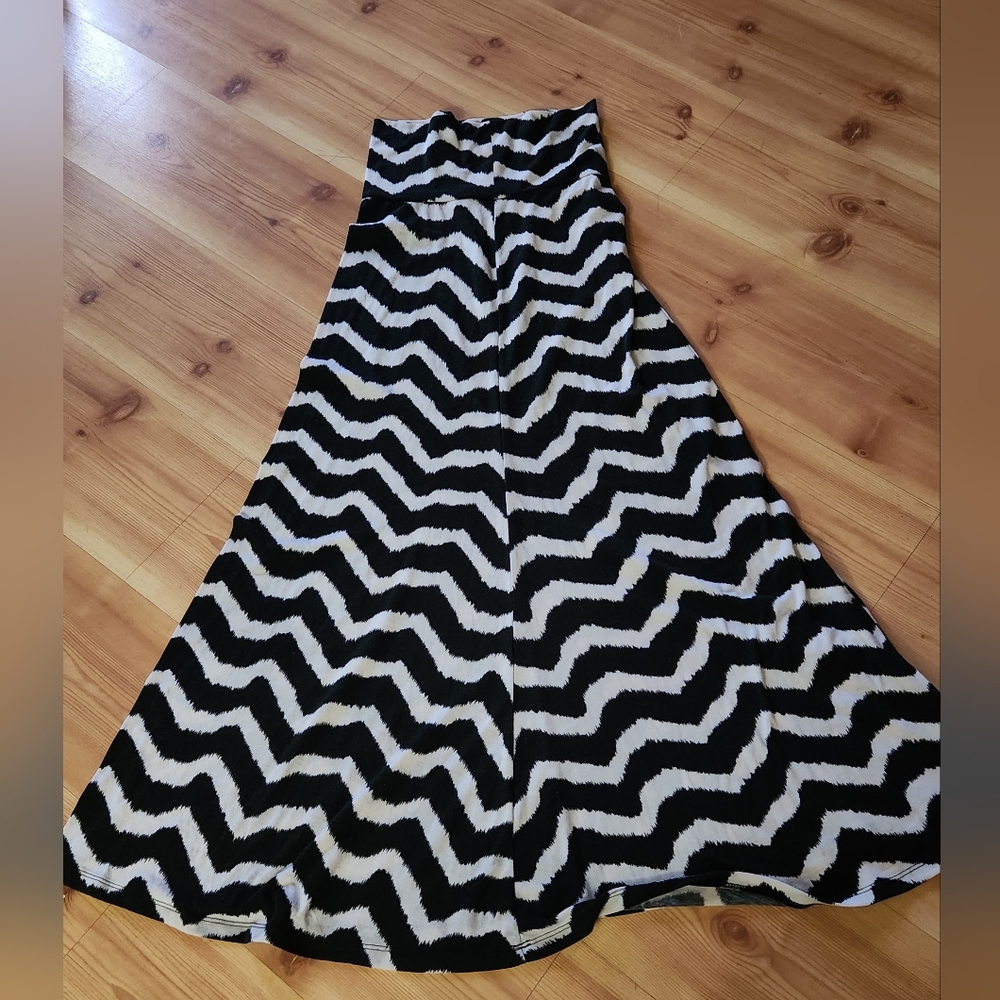 2 In One Chic Black and White Chevron A-Line Maxi Flare Skirt Or Tube Top Dress